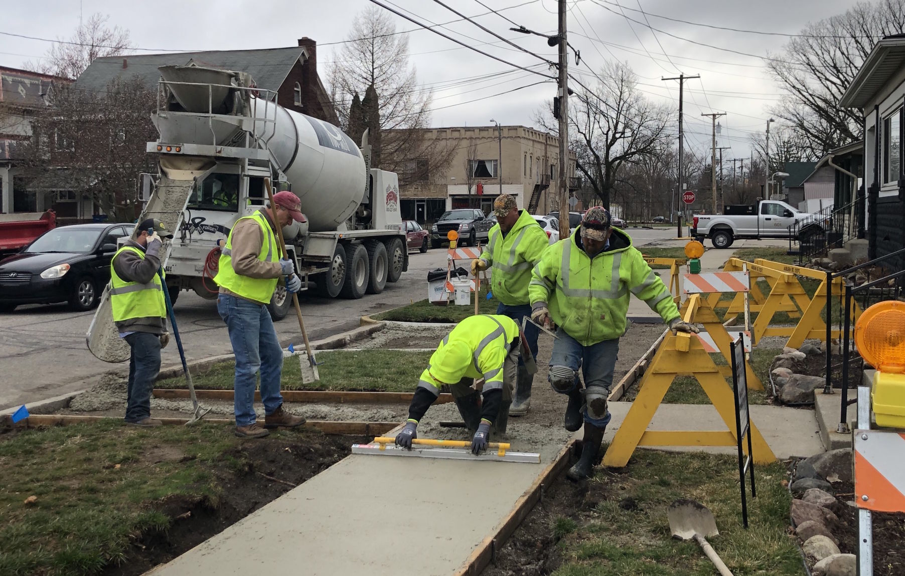Auburn resumes sidewalk replacements